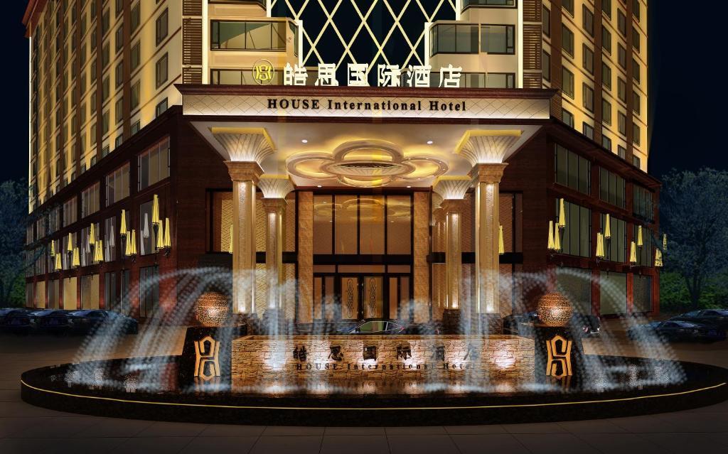 House International Hotel Чънду Екстериор снимка