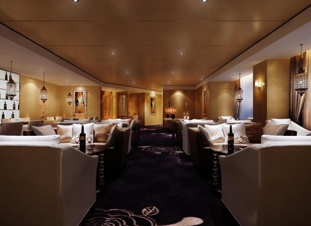House International Hotel Чънду Екстериор снимка