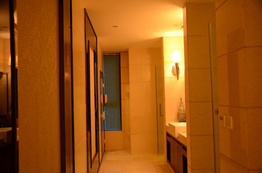 House International Hotel Чънду Екстериор снимка