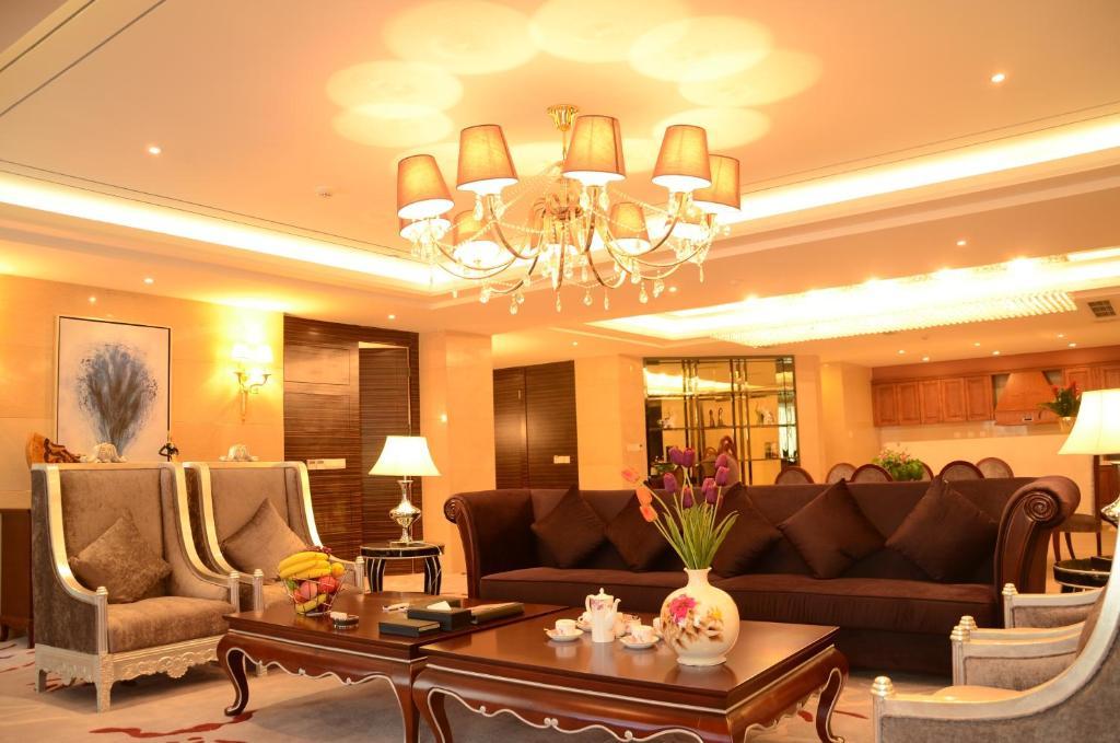 House International Hotel Чънду Екстериор снимка