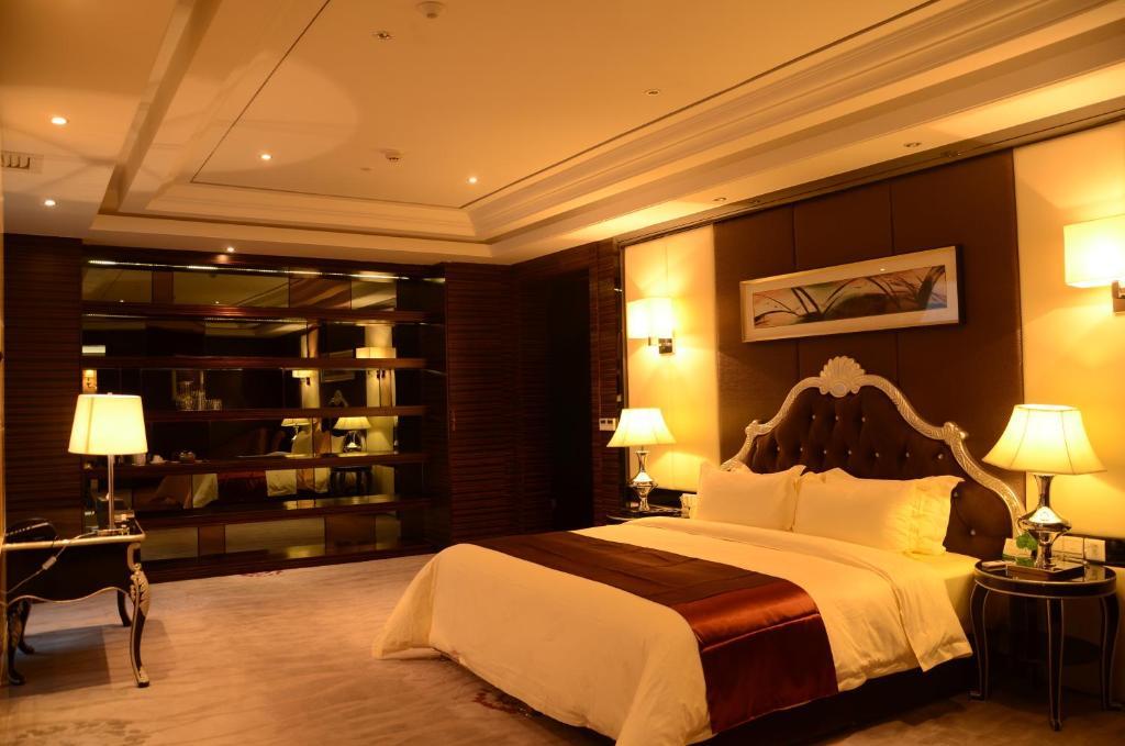 House International Hotel Чънду Екстериор снимка