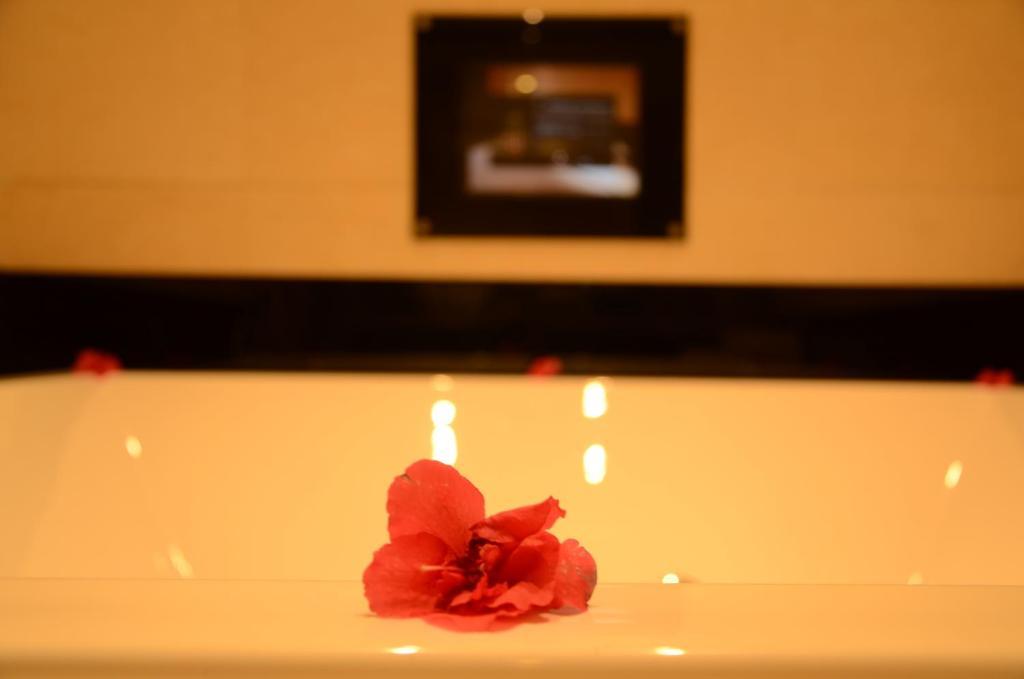 House International Hotel Чънду Екстериор снимка